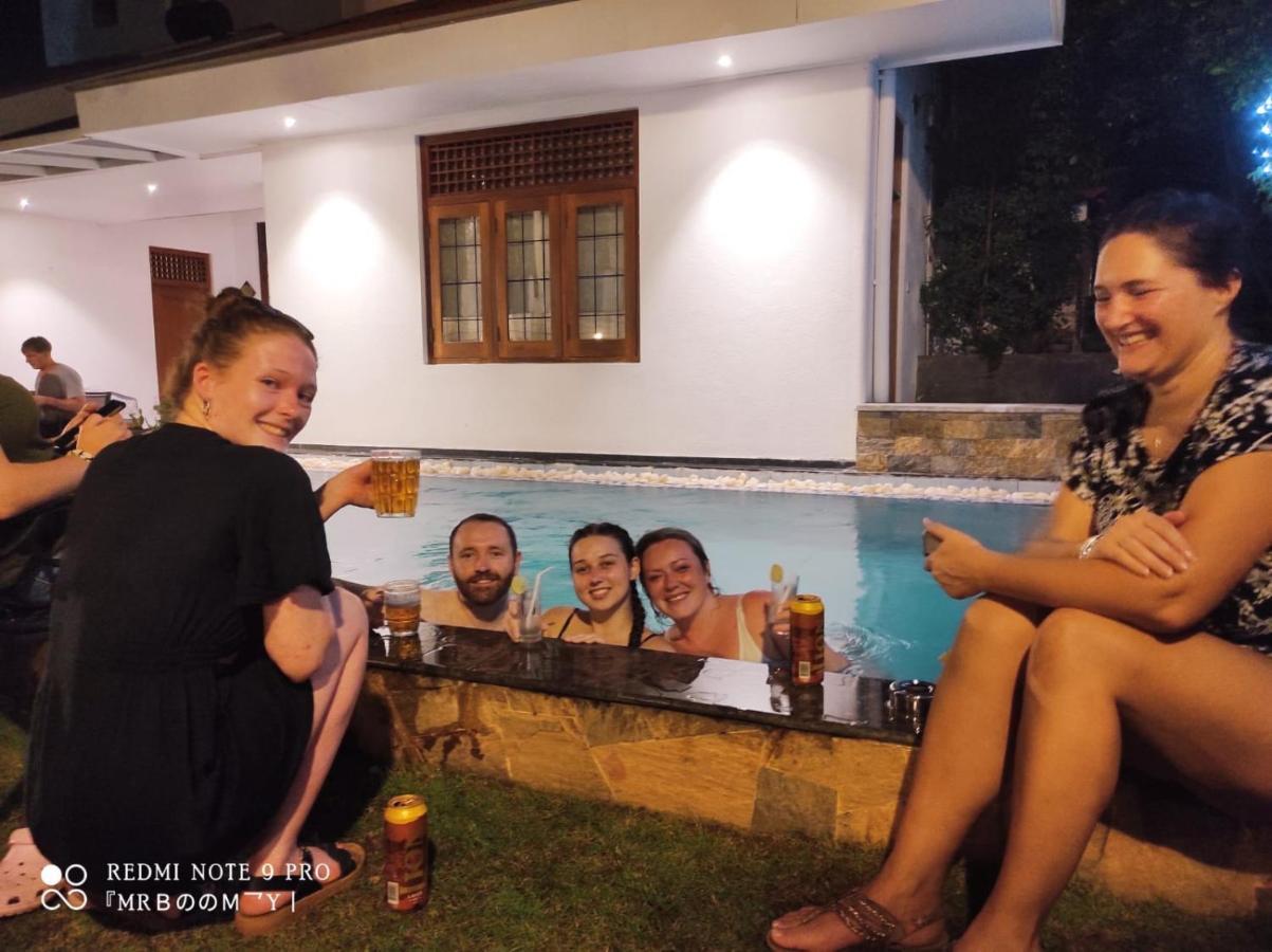 Suriya Arana Acomodação com café da manhã Negombo Exterior foto