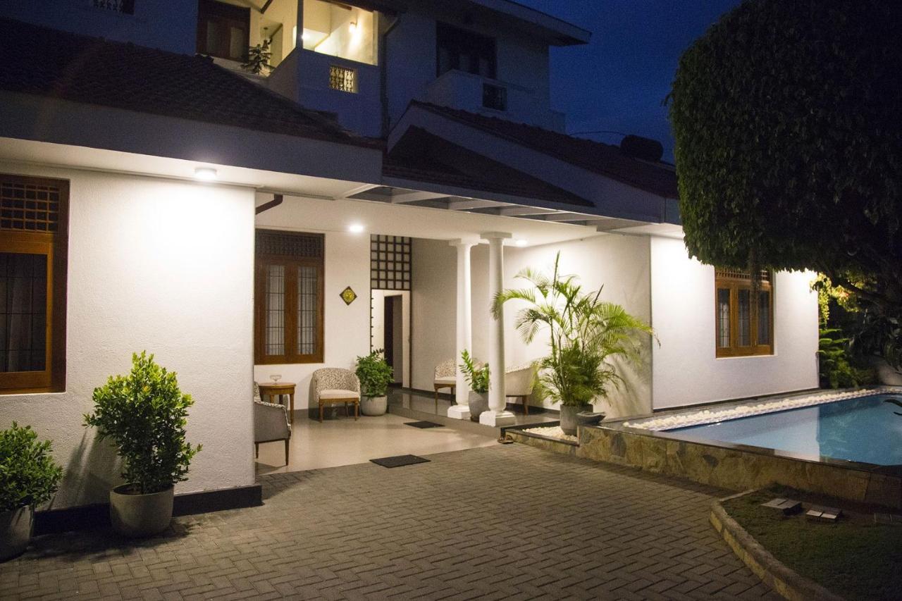 Suriya Arana Acomodação com café da manhã Negombo Exterior foto