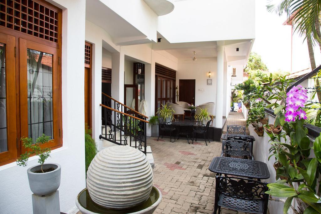 Suriya Arana Acomodação com café da manhã Negombo Exterior foto